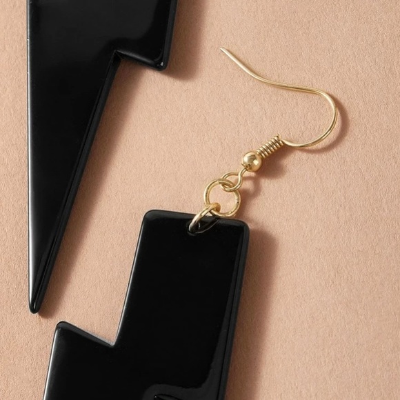 ⚡️ XL BLACK LIGHTENING BOLT EARRINGS - Picture 4 of 4